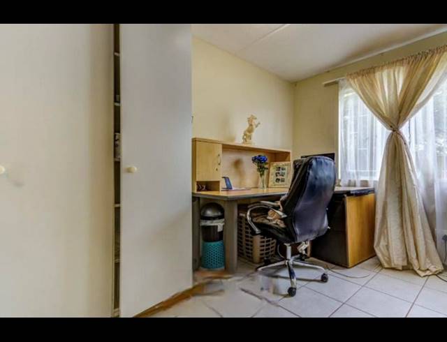 2 BEDROOM APARTMENT FOR SALE IN GLEN MARAIS